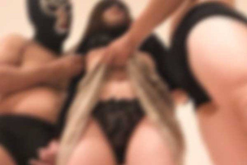 ※18日まで55％OFF※【素人個撮】【3P】美人妻に孕ませ中出し！！融資の条件は肉体関係。経済的弱者を食い物にする「ひととき融資」